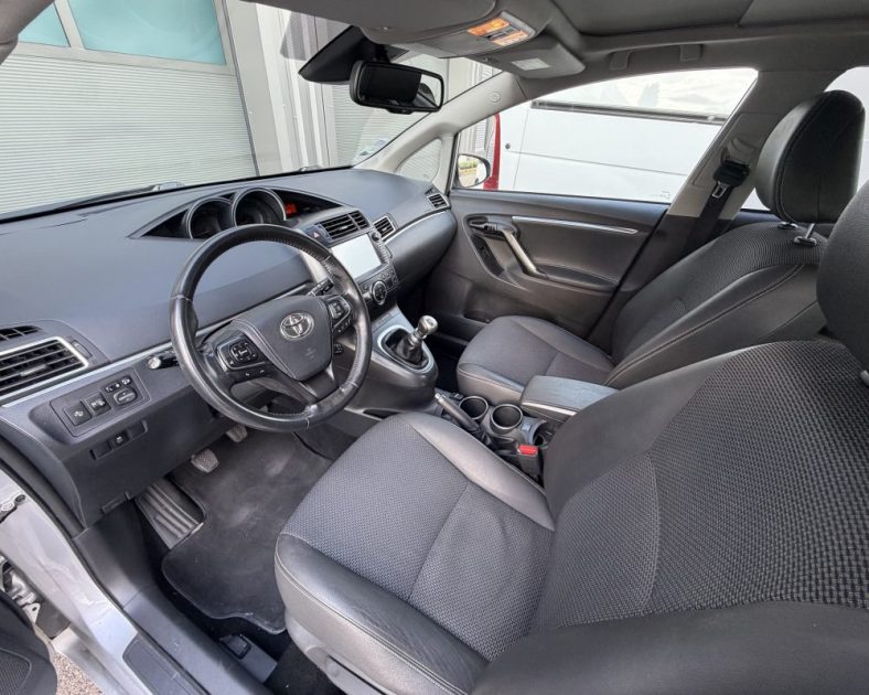 Toyota Verso - 7 Places - 112ch – Toit panoramique – ENTRETIEN COMPLET