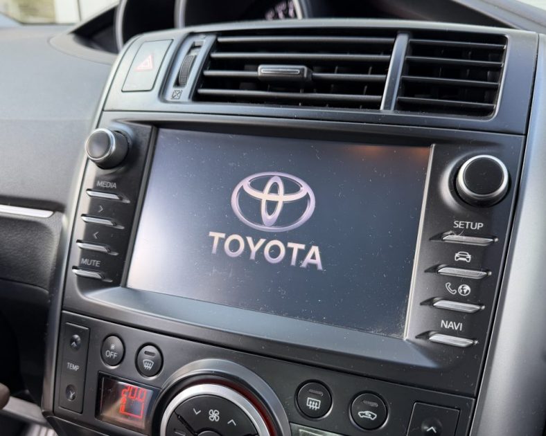 Toyota Verso - 7 Places - 112ch – Toit panoramique – ENTRETIEN COMPLET