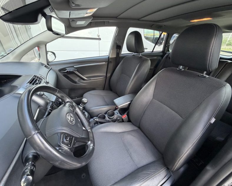 Toyota Verso - 7 Places - 112ch – Toit panoramique – ENTRETIEN COMPLET