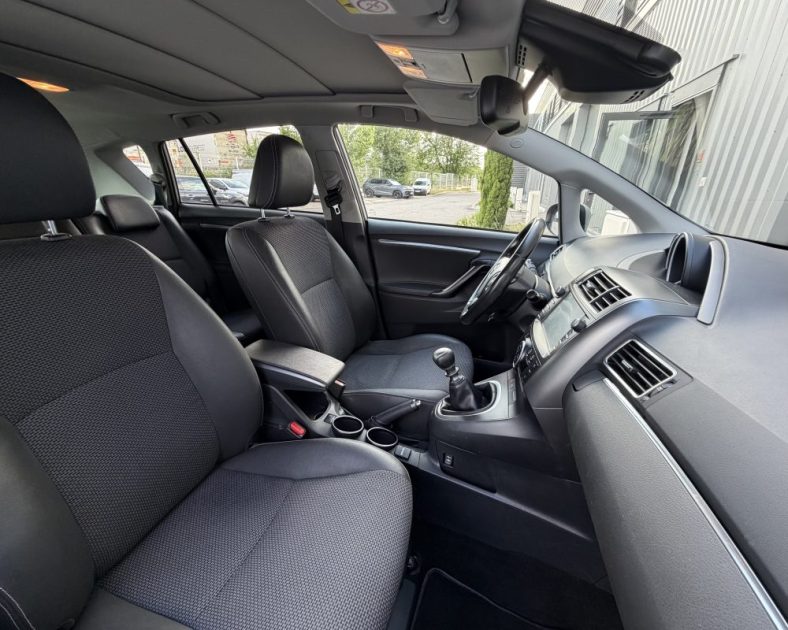 Toyota Verso - 7 Places - 112ch – Toit panoramique – ENTRETIEN COMPLET
