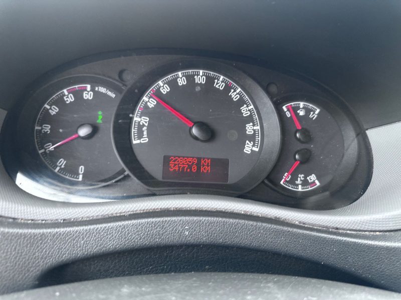 1er main OPEL MOVANO 2.5 CDTI 80 CH – 1ÈRE MAIN – CLIMATISATION – 226 643 KM