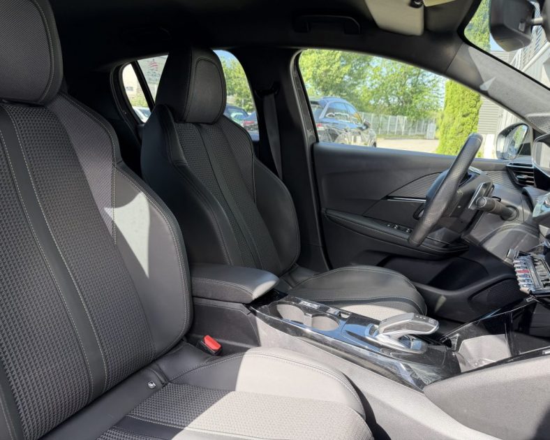 PEUGEOT 208 GT - 2021 - 100ch - GARANTIE 12 MOIS - BOITE AUTO 8 rapport - ENTRETIENT COMPLET