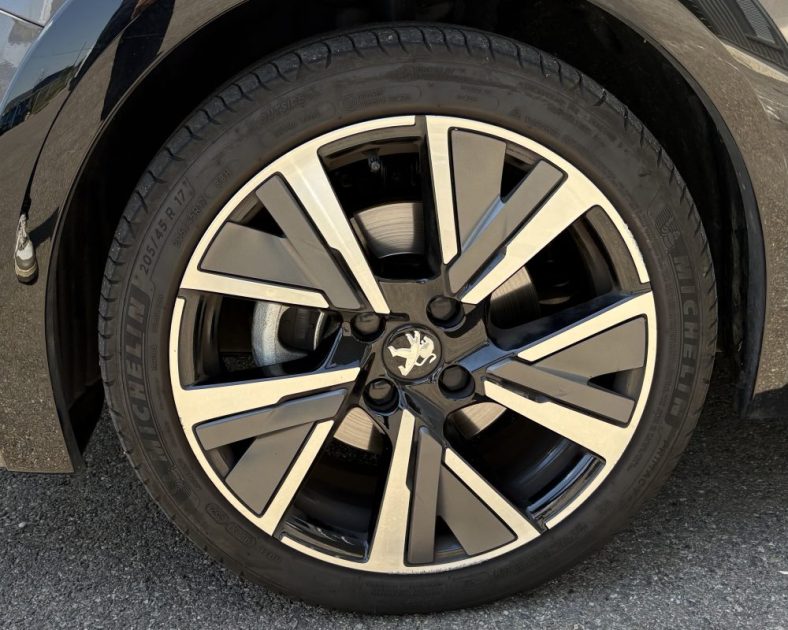 PEUGEOT 208 GT - 2021 - 100ch - GARANTIE 12 MOIS - BOITE AUTO 8 rapport - ENTRETIENT COMPLET