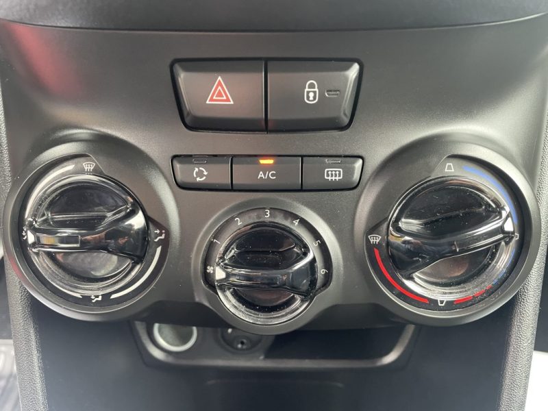 PEUGEOT 208 1.2L  82CV     GARANTIE 3/12 MOIS 2014