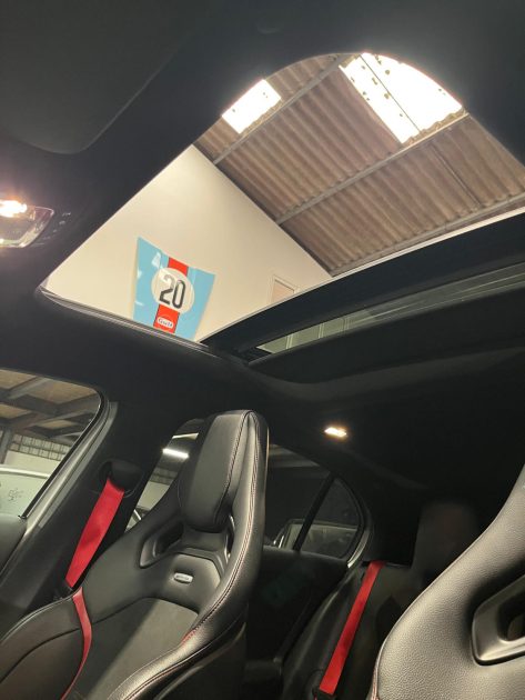MAGNIFIQUE MERCEDES CLASSE A 35 AMG 306 CH (SUIVI MERCEDES, TOIT OUVRANT, SOBO BURMESTER, CARPLAY)
