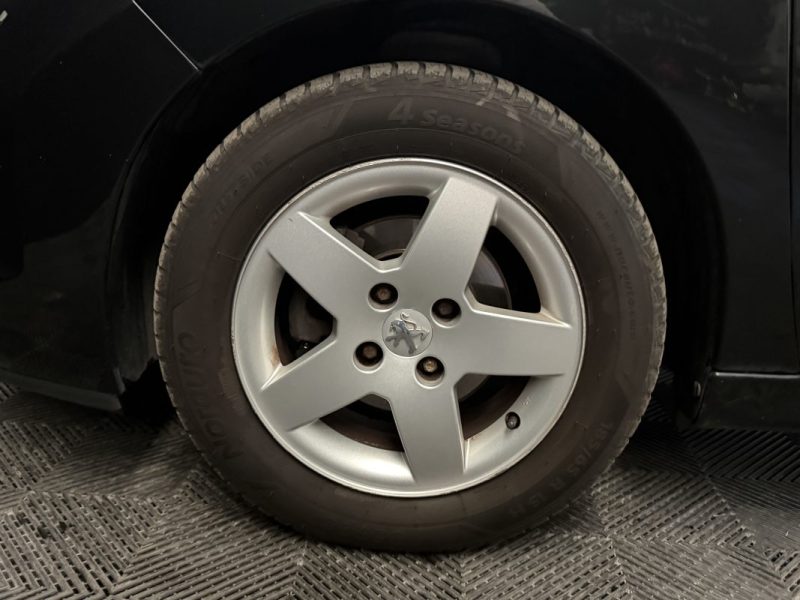 PEUGEOT 207 1.4 75ch EXECUTIVE 5P