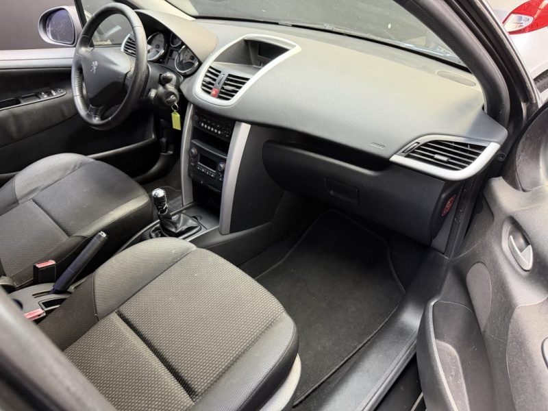 PEUGEOT 207 1.4 75ch EXECUTIVE 5P