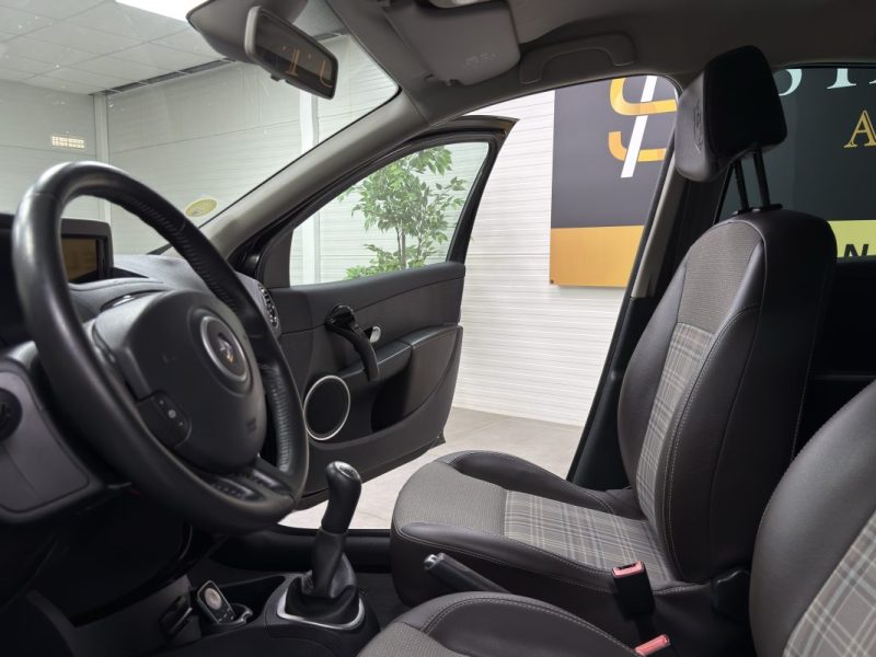 Renault Clio III (2) Estate 1.5 dCi 90 - XV de France eco²