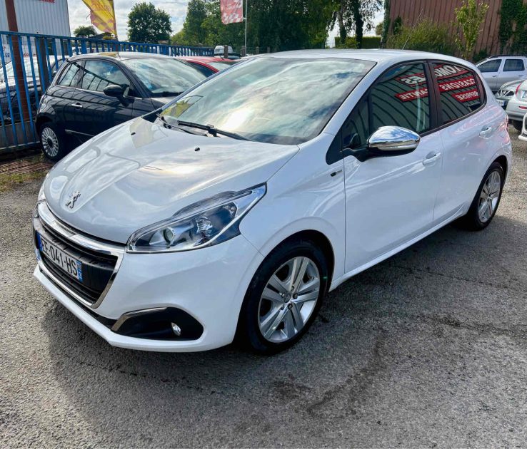 PEUGEOT 208 