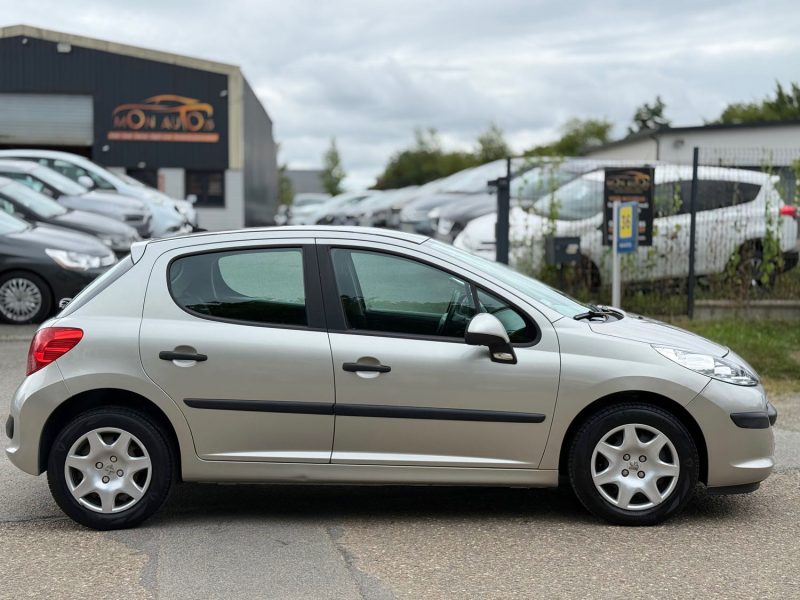 Peugeot 207 1.4e Urban 75ch - Clim –  Idéale Jeune Conducteur – Révisée – Garantie 6 Mois