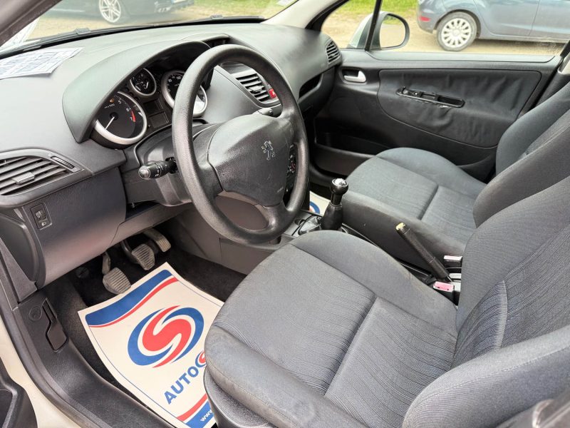 Peugeot 207 1.4e Urban 75ch - Clim –  Idéale Jeune Conducteur – Révisée – Garantie 6 Mois