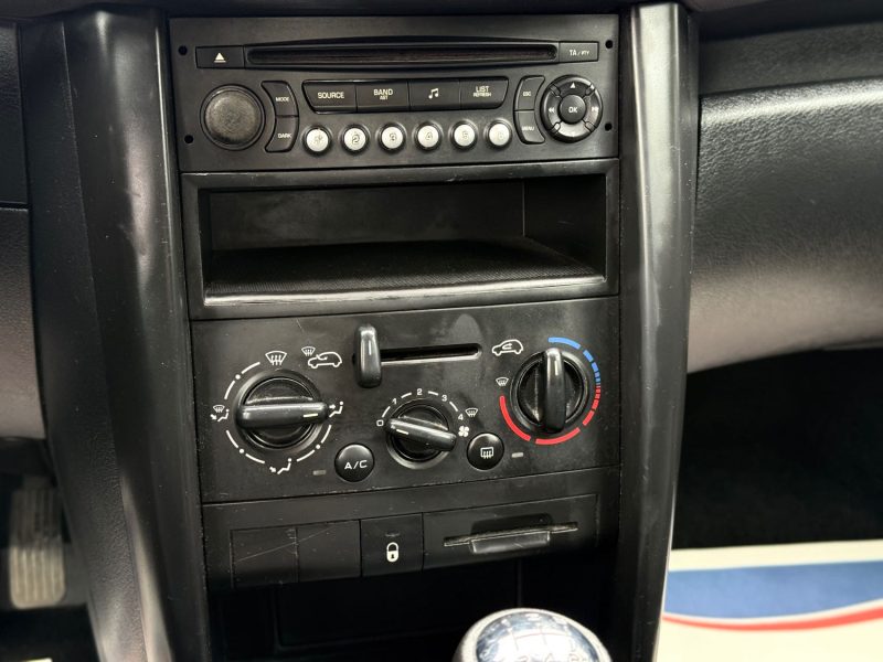 Peugeot 207 1.4e Urban 75ch - Clim –  Idéale Jeune Conducteur – Révisée – Garantie 6 Mois