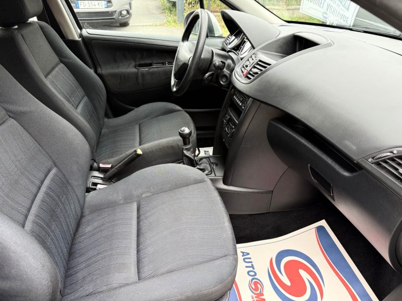 Peugeot 207 1.4e Urban 75ch - Clim –  Idéale Jeune Conducteur – Révisée – Garantie 6 Mois