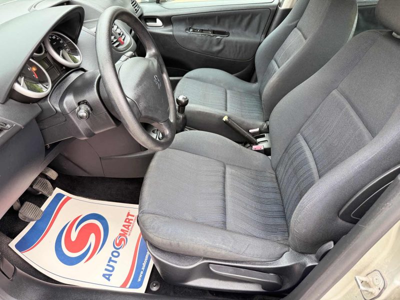 Peugeot 207 1.4e Urban 75ch - Clim –  Idéale Jeune Conducteur – Révisée – Garantie 6 Mois