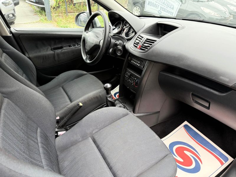 Peugeot 207 1.4e Urban 75ch - Clim –  Idéale Jeune Conducteur – Révisée – Garantie 6 Mois