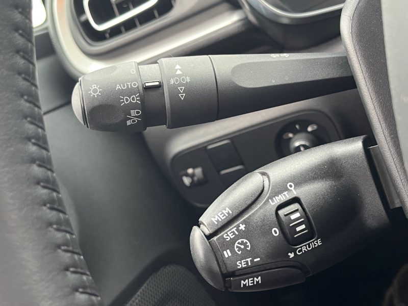 CITROEN C3 1.2 PURETECH 83CV SHINE CARPLAY - SUIVI COMPLET  - DISTRIBUTION NEUVE - GARANTIE 6 mois 