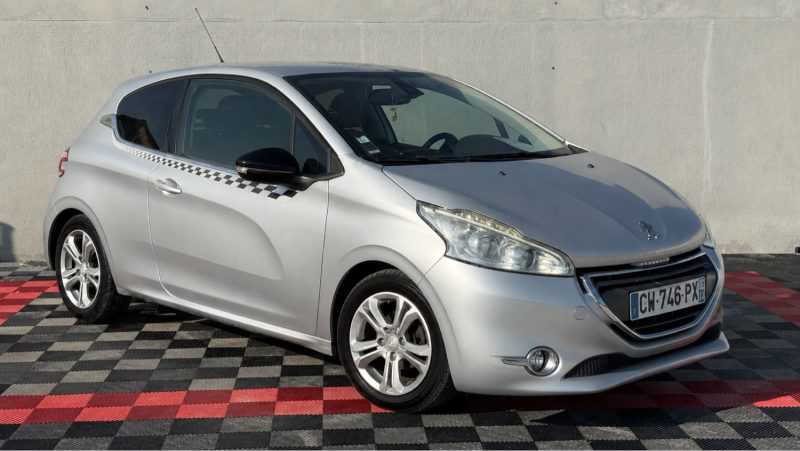 PEUGEOT 208 1.2 VTI 82 Cv ALLURE 1ERE MAIN