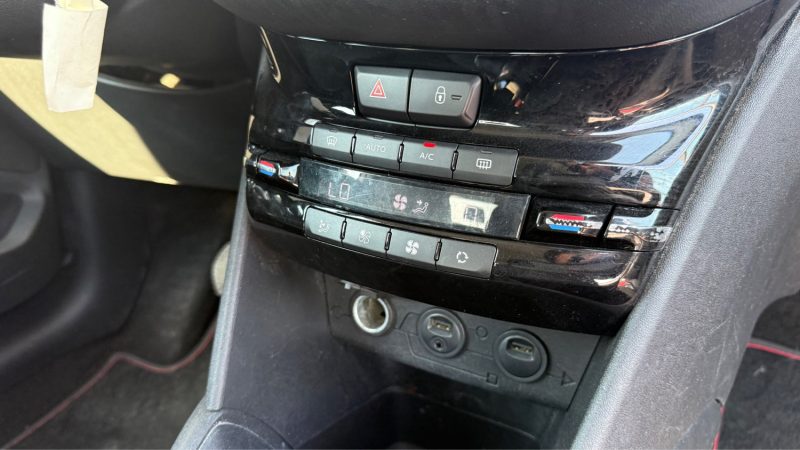 PEUGEOT 208 1.2 VTI 82 Cv ALLURE 1ERE MAIN