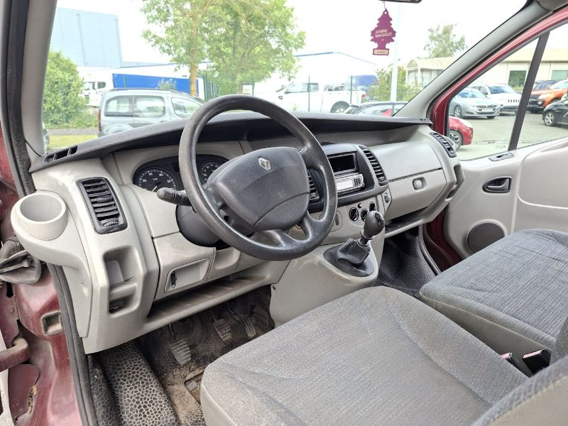RENAULT TRAFFIC 2.0 L  2008 177448 KM