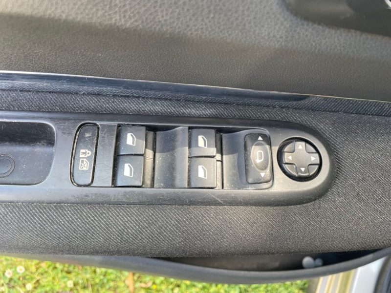 PEUGEOT 3008 1.6 HDI 16V 112 ALLURE