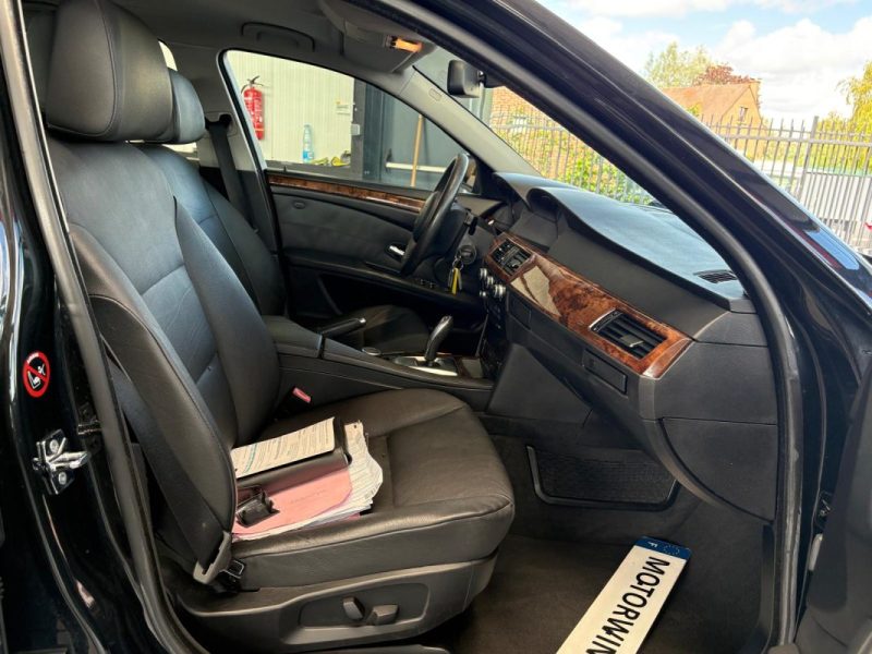 🔹 BMW Série 5 530I 3.0 272Ch(N53)🛋️ Intérieur cuir❄️ Climatisation📡 Radar de recul avant & arrièr