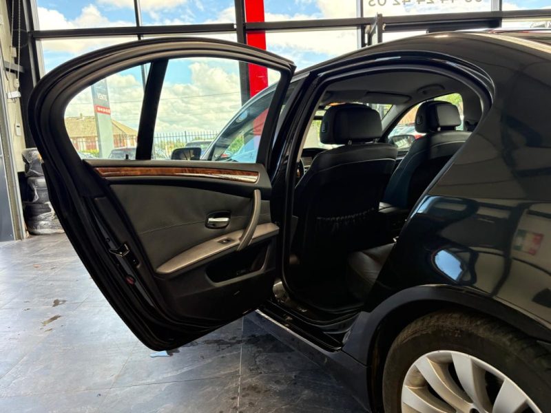 🔹 BMW Série 5 530I 3.0 272Ch(N53)🛋️ Intérieur cuir❄️ Climatisation📡 Radar de recul avant & arrièr