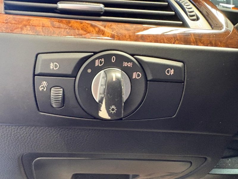 🔹 BMW Série 5 530I 3.0 272Ch(N53)🛋️ Intérieur cuir❄️ Climatisation📡 Radar de recul avant & arrièr