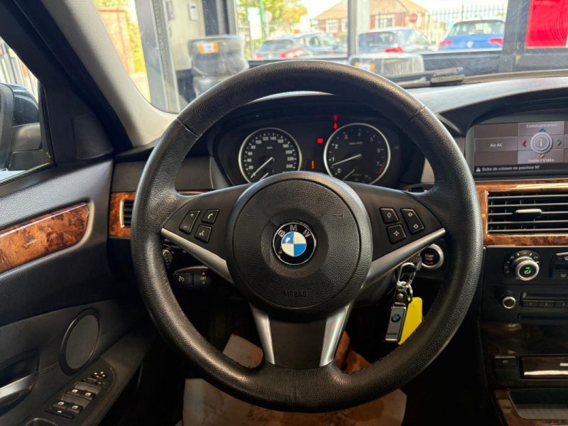 🔹 BMW Série 5 530I 3.0 272Ch(N53)🛋️ Intérieur cuir❄️ Climatisation📡 Radar de recul avant & arrièr