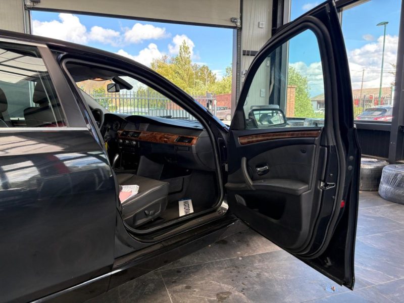 🔹 BMW Série 5 530I 3.0 272Ch(N53)🛋️ Intérieur cuir❄️ Climatisation📡 Radar de recul avant & arrièr