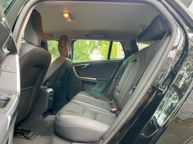 VOLVO V60 D3 2.0 163ch KINETIC 