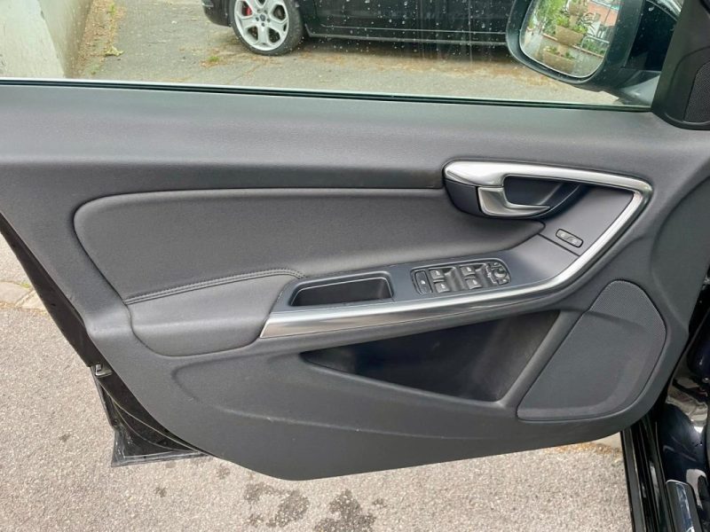 VOLVO V60 D3 2.0 163ch KINETIC 