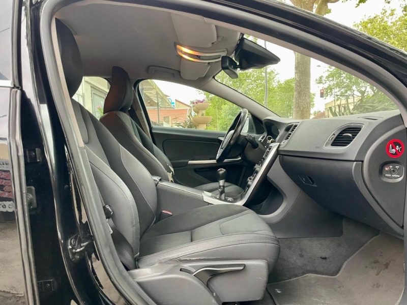 VOLVO V60 D3 2.0 163ch KINETIC 