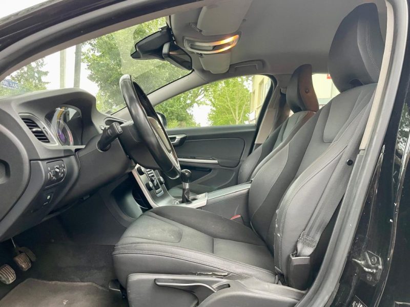 VOLVO V60 D3 2.0 163ch KINETIC 