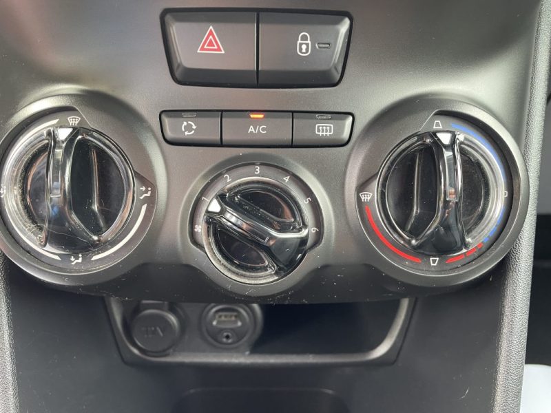 PEUGEOT 208 1.2  VTI ACTIVE 2012