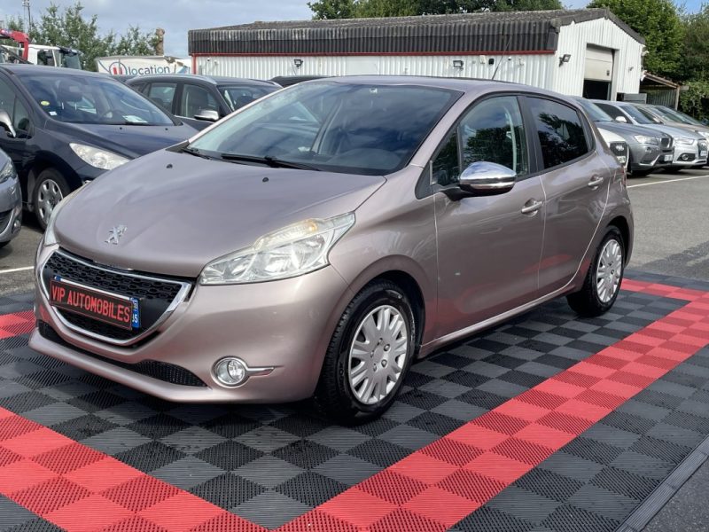 PEUGEOT 208 1.2  VTI ACTIVE 2012