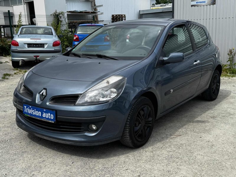 RENAULT CLIO 1.6  88CH ESSENCE 2006