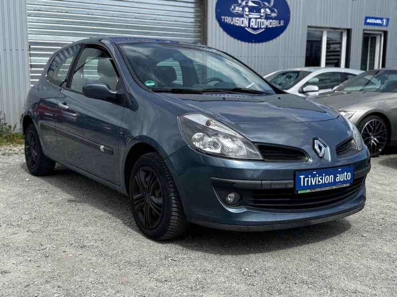 RENAULT CLIO 1.6  88CH ESSENCE 2006