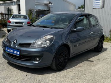 RENAULT CLIO 1.6  88CH ESSENCE 2006