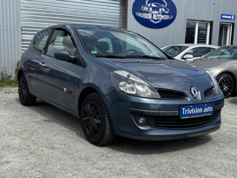 RENAULT CLIO 1.6  88CH ESSENCE 2006
