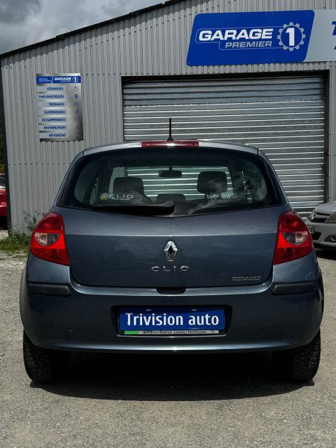RENAULT CLIO 1.6  88CH ESSENCE 2006