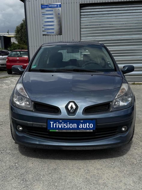 RENAULT CLIO 1.6  88CH ESSENCE 2006
