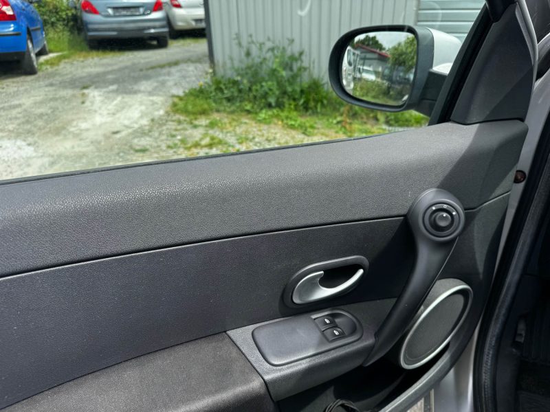 RENAULT CR1JBH 1.2 16V 75CH ESSENCE 2010
