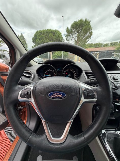 FORD Fiesta 1.6 TDCI 95 TITANIUM - Caméra - Attelage