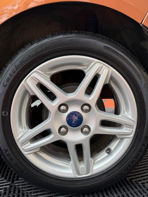 FORD Fiesta 1.6 TDCI 95 TITANIUM - Caméra - Attelage