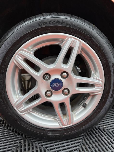 FORD Fiesta 1.6 TDCI 95 TITANIUM - Caméra - Attelage
