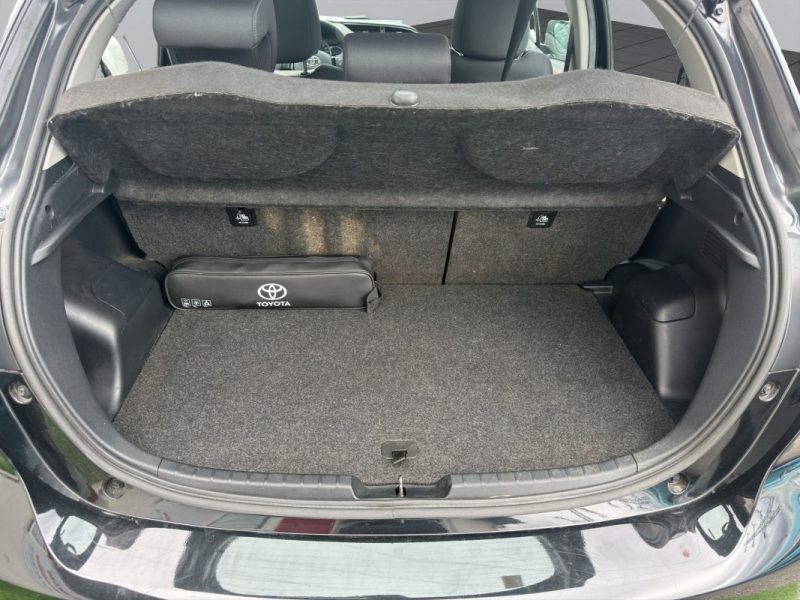 TOYOTA YARIS III HYBRID 100H FRANCE BUSINESS FAIBLE KILOMETRAGE