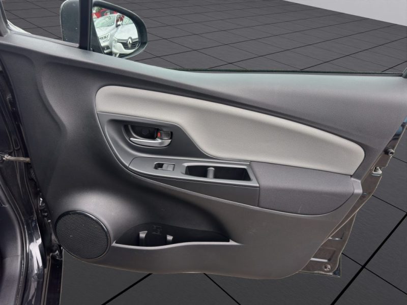 TOYOTA YARIS III HYBRID 100H FRANCE BUSINESS FAIBLE KILOMETRAGE