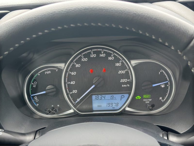 TOYOTA YARIS III HYBRID 100H FRANCE BUSINESS FAIBLE KILOMETRAGE