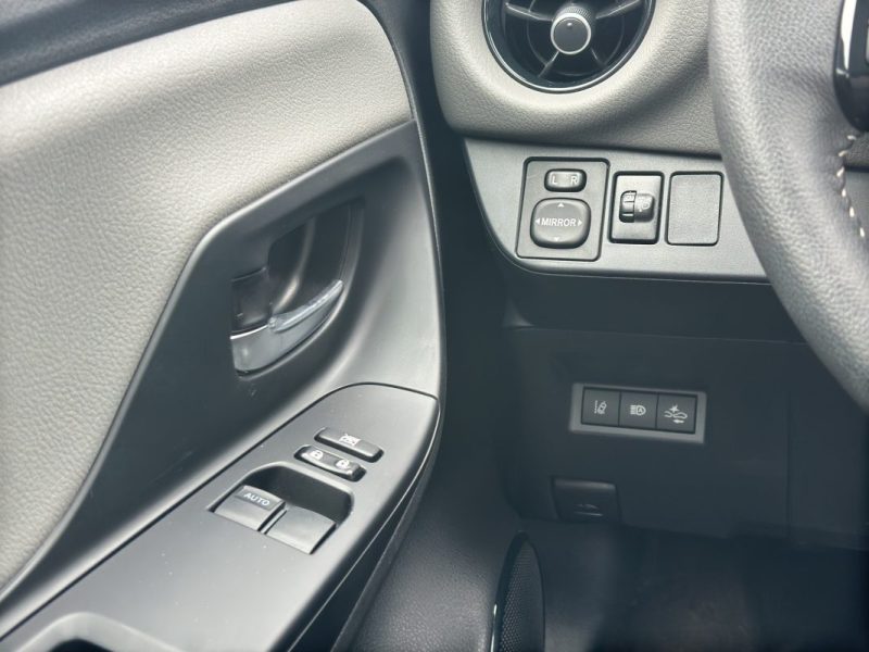 TOYOTA YARIS III HYBRID 100H FRANCE BUSINESS FAIBLE KILOMETRAGE