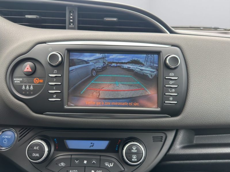 TOYOTA YARIS III HYBRID 100H FRANCE BUSINESS FAIBLE KILOMETRAGE